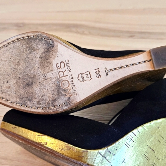 Michael Kors Black Suede Top Peep Toe Gold Wedges Size 5.5. Like new. - Picture 7 of 11